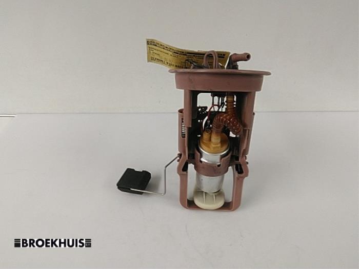 Gebruikte Tank element Pomp BMW 3 serie (E46/4) 320d 16V Prijs € 25,00 Margeregeling aangeboden door Autobedrijf Broekhuis B.V.