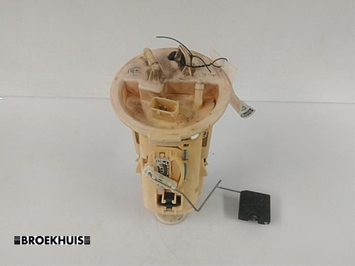 Gebruikte Tank element Pomp BMW 3 serie (E46/4) 318d 16V Prijs € 25,00 Margeregeling aangeboden door Autobedrijf Broekhuis B.V.