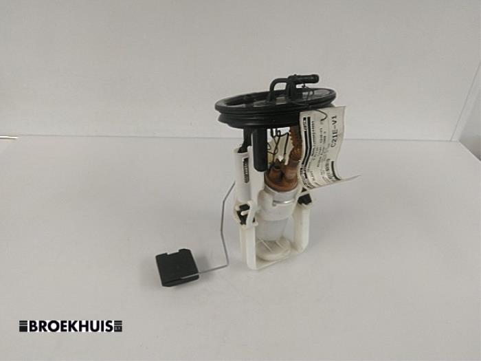 Gebruikte Tank element Pomp BMW 3 serie (E46/4) 320d 16V Prijs € 20,00 Margeregeling aangeboden door Autobedrijf Broekhuis B.V.