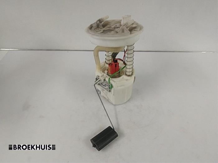 Gebruikte Tank element Pomp Ford Fiesta 5 (JD/JH) 1.3 Prijs € 35,00 Margeregeling aangeboden door Autobedrijf Broekhuis B.V.
