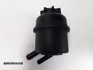 Gebruikte Servo Oliereservoir Opel Omega B (25/26/27) 2.2 16V Prijs € 10,00 Margeregeling aangeboden door Autobedrijf Broekhuis B.V.