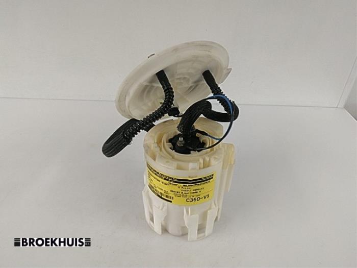 Gebruikte Tank element Pomp Opel Zafira (M75) 1.9 CDTI Prijs € 30,00 Margeregeling aangeboden door Autobedrijf Broekhuis B.V.