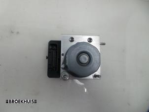 Gebruikte ABS Pomp Renault Clio IV (5R) 0.9 Energy TCE 90 12V Prijs € 40,00 Margeregeling aangeboden door Autobedrijf Broekhuis B.V.