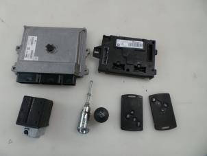 Gebruikte Inspuitcomputer Renault Clio IV (5R) 0.9 Energy TCE 90 12V Prijs € 150,00 Margeregeling aangeboden door Autobedrijf Broekhuis B.V.