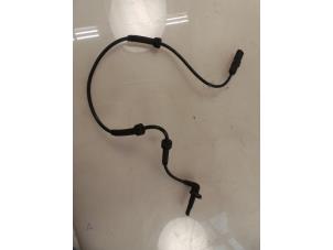 Gebruikte ABS Sensor Renault Clio IV (5R) 0.9 Energy TCE 90 12V Prijs € 20,00 Margeregeling aangeboden door Autobedrijf Broekhuis B.V.