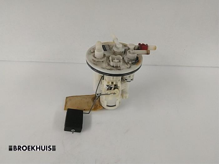 Gebruikte Tank element Pomp Suzuki Alto (RF410) 1.1 16V Prijs € 25,00 Margeregeling aangeboden door Autobedrijf Broekhuis B.V.