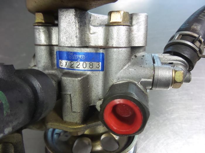 Stuurbekrachtiging Pomp van een Daihatsu Charade (G200/203) 1.5 SG,SR 16V MPI Valera 1997