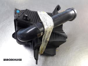 Gebruikte Luchtfilterhuis Renault Scénic II (JM) 1.5 dCi 105 Prijs € 20,00 Margeregeling aangeboden door Autobedrijf Broekhuis B.V.