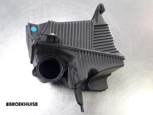 Gebruikte Luchtfilterhuis Renault Grand Scénic II (JM) 1.5 dCi 105 Prijs € 20,00 Margeregeling aangeboden door Autobedrijf Broekhuis B.V.