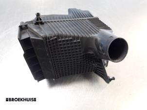 Gebruikte Luchtfilterhuis Renault Scénic II (JM) 1.5 dCi 105 FAP Prijs € 20,00 Margeregeling aangeboden door Autobedrijf Broekhuis B.V.