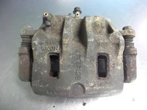 Gebruikte Remklauw (Tang) rechts-voor Hyundai Trajet 2.0 16V Prijs € 15,00 Margeregeling aangeboden door Autobedrijf Broekhuis B.V.