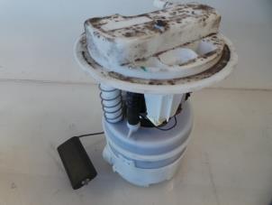 Gebruikte Tank element Pomp Dacia Duster (HS) 1.6 16V Prijs € 40,00 Margeregeling aangeboden door Autobedrijf Broekhuis B.V.