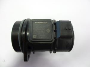 Gebruikte Luchtmassameter Renault Clio III (BR/CR) 1.5 dCi 70 Prijs € 40,00 Margeregeling aangeboden door Autobedrijf Broekhuis B.V.