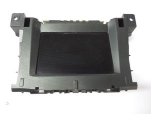 Gebruikte Display Interieur Opel Zafira (M75) 1.9 CDTI Prijs € 25,00 Margeregeling aangeboden door Autobedrijf Broekhuis B.V.