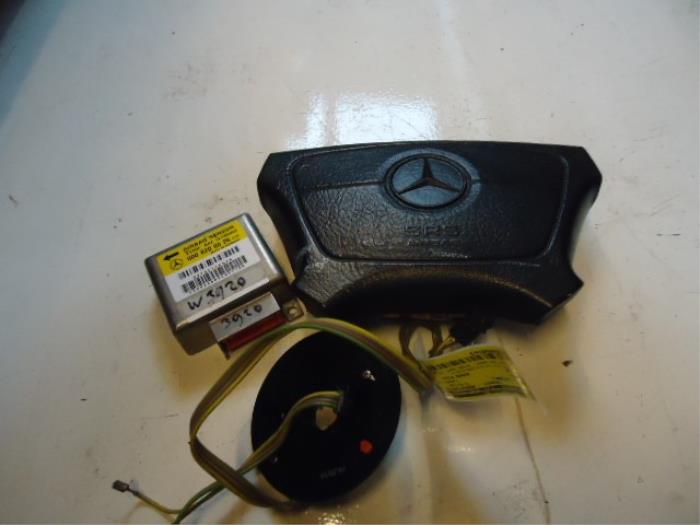 Airbag links (Stuur) van een Mercedes-Benz C (W202) 2.0 C-200D 1995