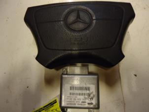 Gebruikte Airbag links (Stuur) Mercedes C (W202) 1.8 C-180 16V Prijs € 25,00 Margeregeling aangeboden door Autobedrijf Broekhuis B.V.