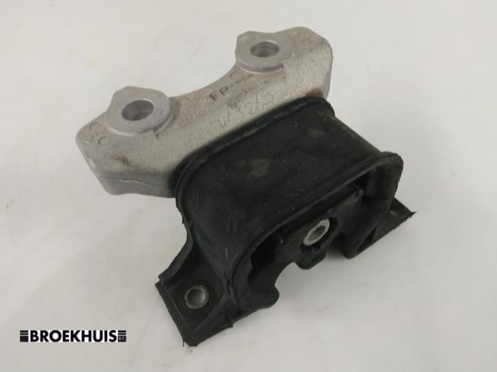 Gebruikte Motorrubber Opel Meriva (A) 1.6 16V Prijs € 15,00 Margeregeling aangeboden door Autobedrijf Broekhuis B.V.