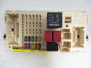 Gebruikte Zekeringkast Alfa Romeo 147 (937) 1.9 JTD 115 Prijs € 20,00 Margeregeling aangeboden door Autobedrijf Broekhuis B.V.