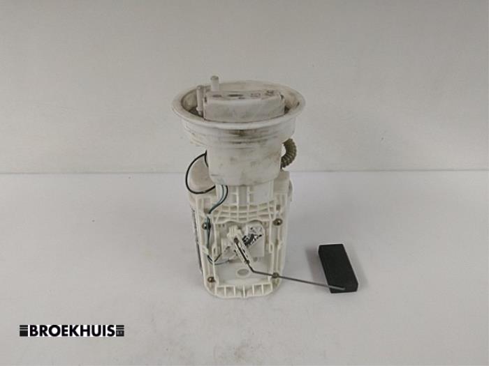 Gebruikte Tank element Pomp Skoda Fabia (6Y5) 2.0i Prijs € 25,00 Margeregeling aangeboden door Autobedrijf Broekhuis B.V.