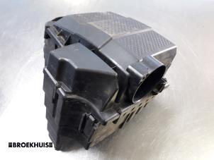 Gebruikte Luchtfilterhuis Landrover Discovery III (LAA/TAA) 2.7 TD V6 Prijs € 25,00 Margeregeling aangeboden door Autobedrijf Broekhuis B.V.