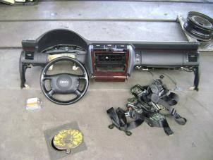 Gebruikte Module + Airbag Set Audi A8 (D2) 2.5 TDI V6 24V Prijs € 50,00 Margeregeling aangeboden door Autobedrijf Broekhuis B.V.