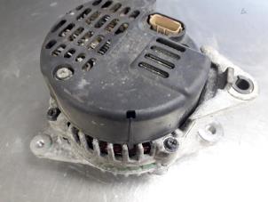 Dynamo van een Hyundai Trajet 2.0 16V 2005
