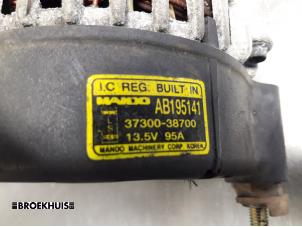 Dynamo van een Hyundai Trajet 2.0 16V 2005