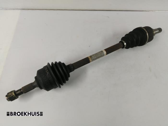 Gebruikte Aandrijfas links-voor Citroen C3 (FC/FL/FT) 1.4 16V Sensodrive Prijs € 25,00 Margeregeling aangeboden door Autobedrijf Broekhuis B.V.