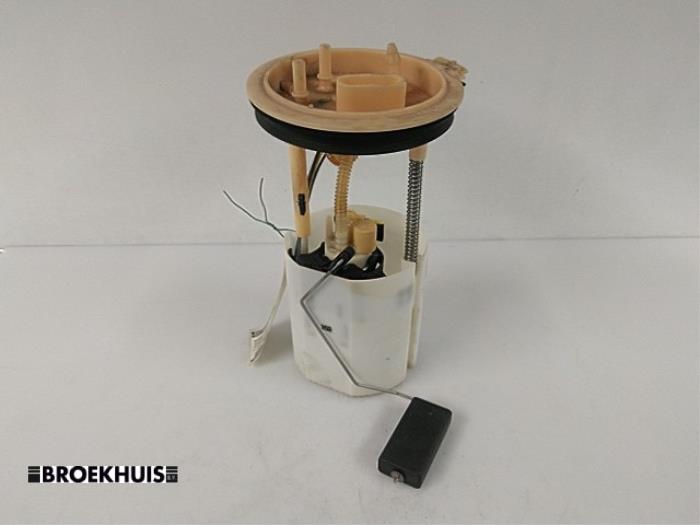 Gebruikte Tank element Pomp Skoda Octavia Combi (1Z5) 1.6 TDI Greenline Prijs € 22,50 Margeregeling aangeboden door Autobedrijf Broekhuis B.V.