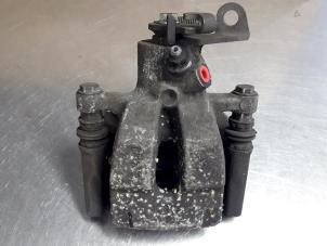 Gebruikte Remklauw (Tang) rechts-achter Renault Scénic II (JM) 1.5 dCi 105 FAP Prijs € 25,00 Margeregeling aangeboden door Autobedrijf Broekhuis B.V.