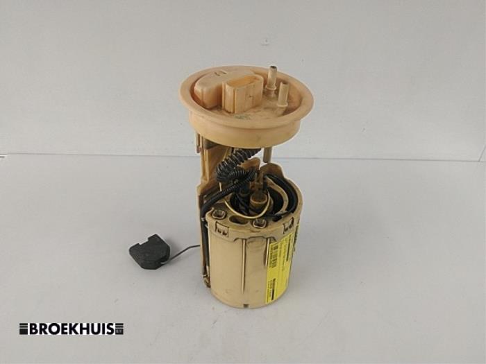 Gebruikte Tank element Pomp Volkswagen Multivan T5 (7E/7HC/7HF/7HM) 1.9 TDi Prijs € 36,30 Inclusief btw aangeboden door Autobedrijf Broekhuis B.V.
