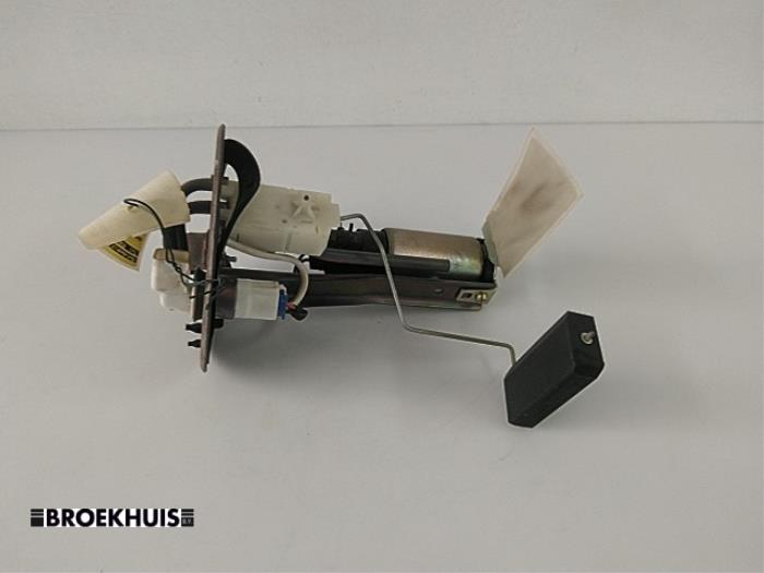 Gebruikte Tank element Pomp Mazda Demio (DW) 1.5 16V Prijs € 20,00 Margeregeling aangeboden door Autobedrijf Broekhuis B.V.