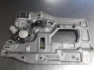 Gebruikte Ruitmechaniek 4Deurs rechts-achter Hyundai Santa Fe I 2.0 16V 4x2 Prijs € 25,00 Margeregeling aangeboden door Autobedrijf Broekhuis B.V.