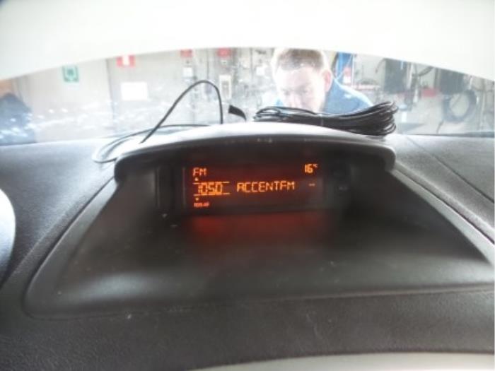 Gebruikte Display Interieur Renault Clio III Estate/Grandtour (KR) 1.5 dCi FAP Prijs € 35,00 Margeregeling aangeboden door Autobedrijf Broekhuis B.V.