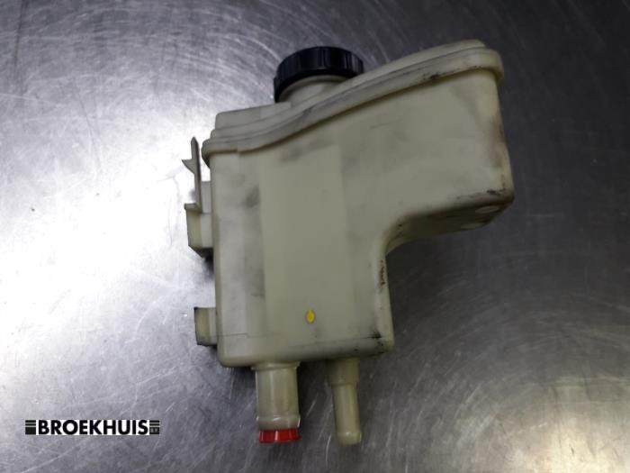 Gebruikte Servo Oliereservoir Renault Kangoo (KC) 1.4 Prijs € 5,00 Margeregeling aangeboden door Autobedrijf Broekhuis B.V.