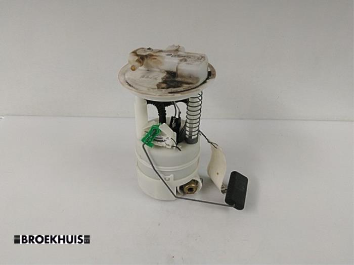 Gebruikte Tank element Pomp Renault Modus/Grand Modus (JP) 1.6 16V Prijs € 25,00 Margeregeling aangeboden door Autobedrijf Broekhuis B.V.