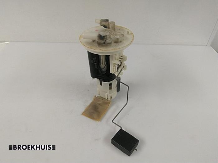 Gebruikte Tank element Pomp Daihatsu Sirion/Storia (M1) 1.0 12V Prijs € 20,00 Margeregeling aangeboden door Autobedrijf Broekhuis B.V.