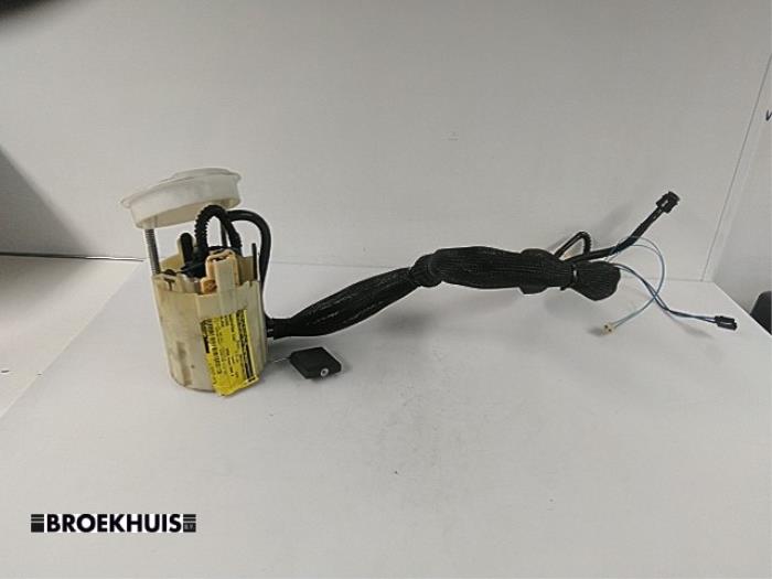 Gebruikte Tank element Pomp Mercedes E (W211) 2.2 E-200 CDI 16V Prijs € 25,00 Margeregeling aangeboden door Autobedrijf Broekhuis B.V.
