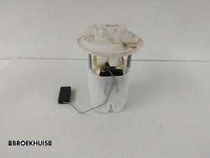 Gebruikte Tank element Pomp Peugeot 207/207+ (WA/WC/WM) 1.6 16V VTRi Prijs € 25,00 Margeregeling aangeboden door Autobedrijf Broekhuis B.V.