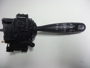 Gebruikte Ruitenwis Schakelaar Toyota RAV4 (A2) 1.8 16V VVT-i 4x2 Prijs € 30,00 Margeregeling aangeboden door Autobedrijf Broekhuis B.V.