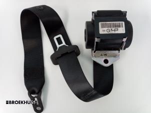 Gebruikte Veiligheidsgordel links-achter BMW 1 serie (E81) 118d 16V Prijs € 15,00 Margeregeling aangeboden door Autobedrijf Broekhuis B.V.