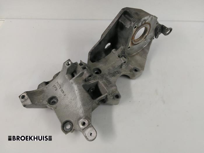 Gebruikte Dynamosteun onder Volkswagen Golf VI Variant (AJ5/1KA) 1.6 TDI 16V 105 Prijs € 30,00 Margeregeling aangeboden door Autobedrijf Broekhuis B.V.