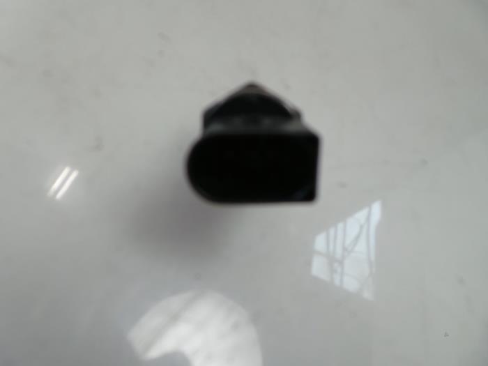 Brandstofdruk sensor van een Audi A4 Avant (B8) 1.8 TFSI 16V 2008