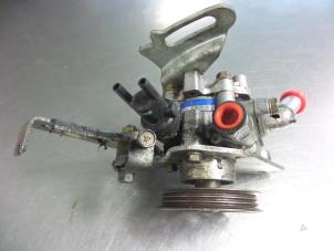 Gebruikte Pomp Servo Daihatsu Charade (G200/201/202/203/204) 1.3i TX/CX 16V Prijs € 25,00 Margeregeling aangeboden door Autobedrijf Broekhuis B.V.