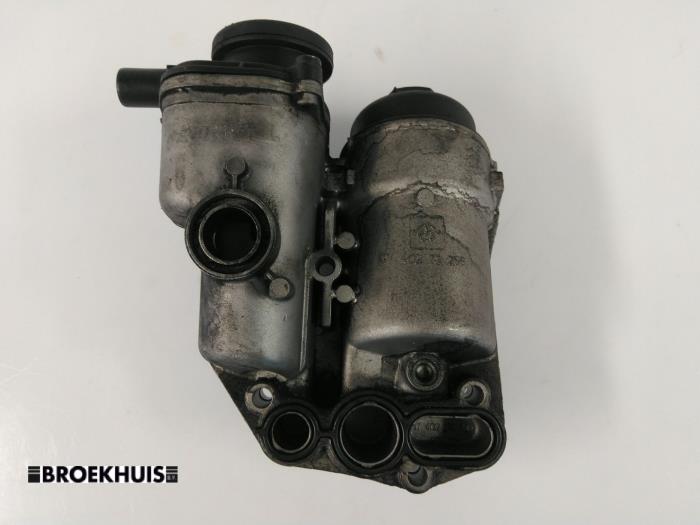 Gebruikte Oliefilterhuis Volvo V70 (SW) 2.4 D5 20V Prijs € 25,00 Margeregeling aangeboden door Autobedrijf Broekhuis B.V.