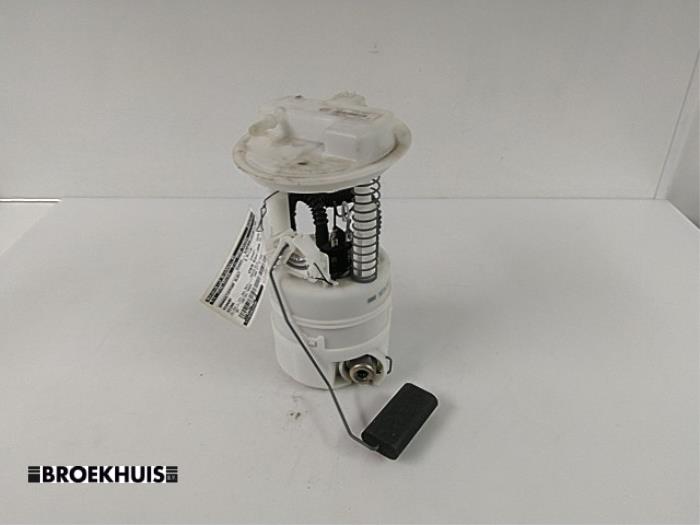 Gebruikte Tank element Pomp Nissan Micra (K12) 1.2 16V Prijs € 30,00 Margeregeling aangeboden door Autobedrijf Broekhuis B.V.