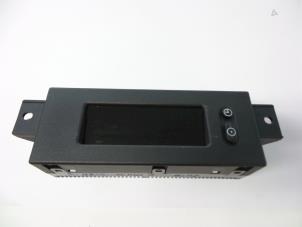 Gebruikte Display Interieur Opel Corsa D 1.4 16V Twinport Prijs € 15,00 Margeregeling aangeboden door Autobedrijf Broekhuis B.V.