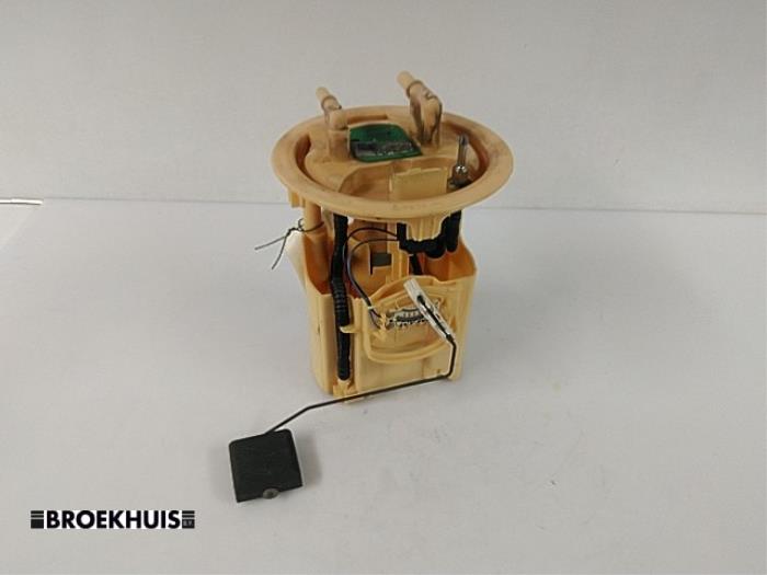 Gebruikte Tank element Pomp Peugeot 807 2.2 HDiF 16V Prijs € 25,00 Margeregeling aangeboden door Autobedrijf Broekhuis B.V.