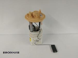 Gebruikte Tank element Pomp Mitsubishi Colt (Z2/Z3) 1.1 12V Prijs € 25,00 Margeregeling aangeboden door Autobedrijf Broekhuis B.V.