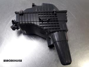 Gebruikte Luchtfilterhuis Peugeot 807 2.2 HDiF 16V Prijs € 25,00 Margeregeling aangeboden door Autobedrijf Broekhuis B.V.